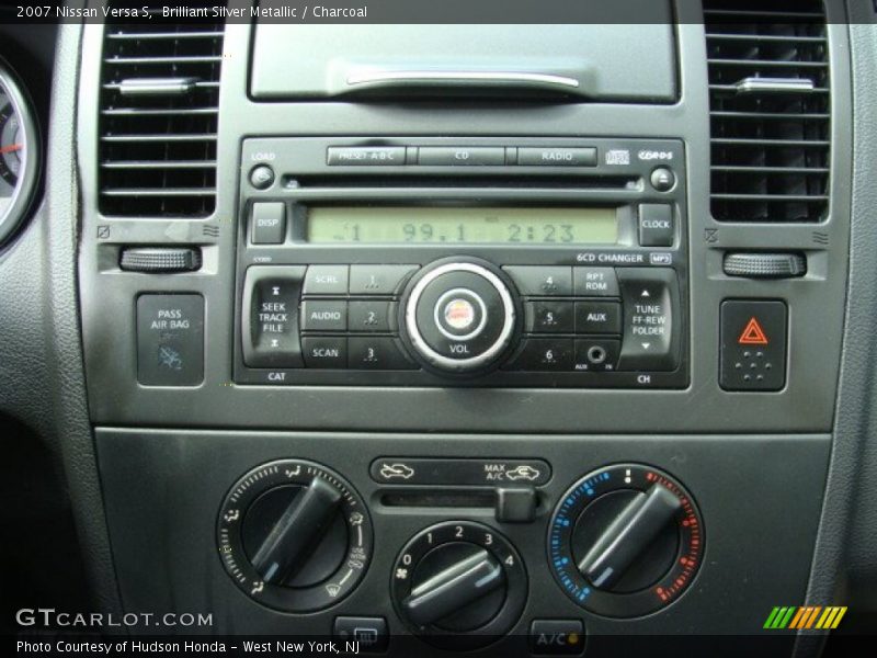 Brilliant Silver Metallic / Charcoal 2007 Nissan Versa S