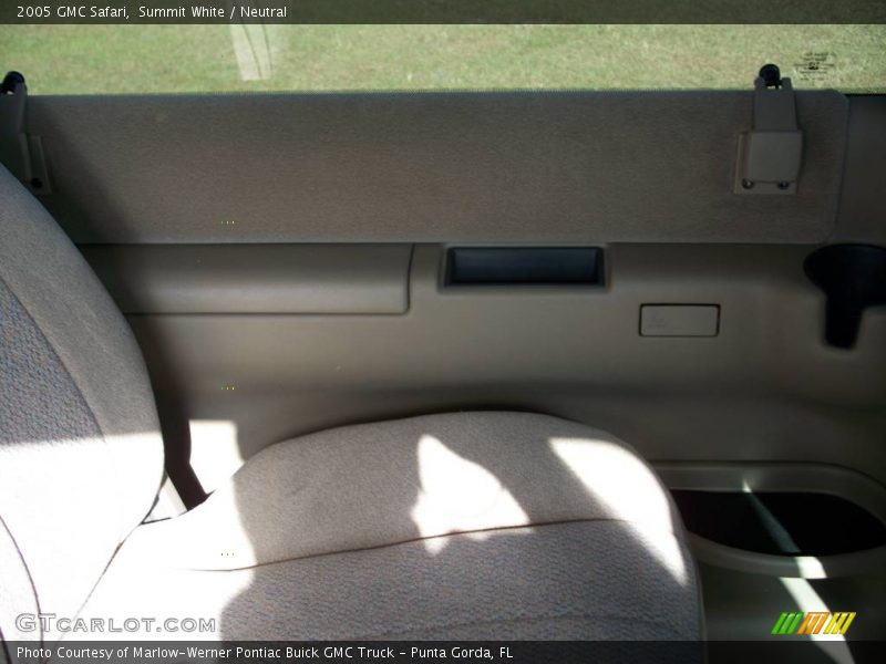Summit White / Neutral 2005 GMC Safari