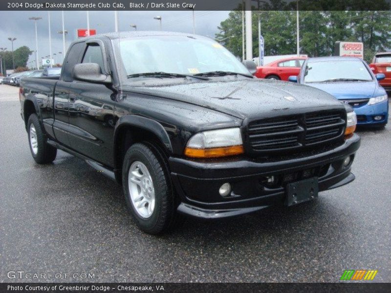 Front 3/4 View of 2004 Dakota Stampede Club Cab