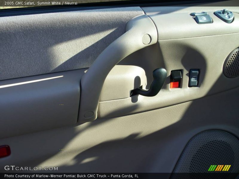 Summit White / Neutral 2005 GMC Safari