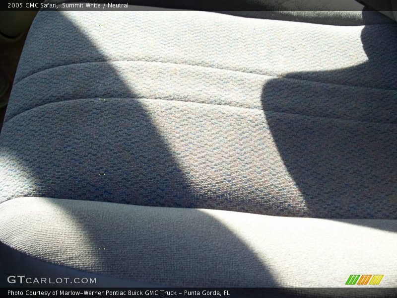 Summit White / Neutral 2005 GMC Safari