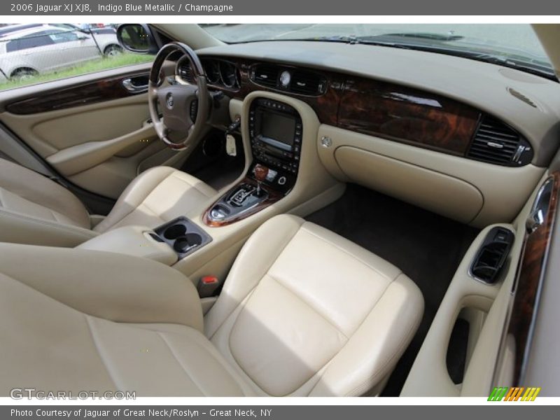 Dashboard of 2006 XJ XJ8