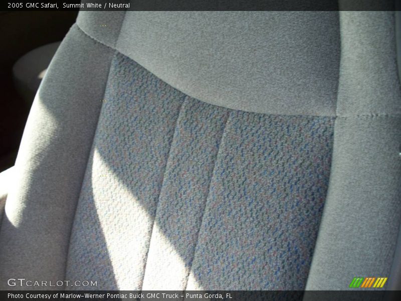 Summit White / Neutral 2005 GMC Safari