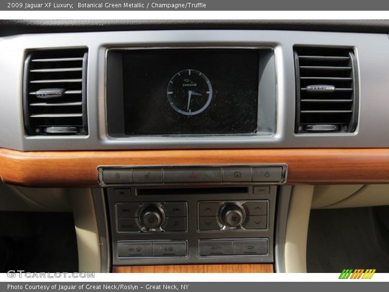 Botanical Green Metallic / Champagne/Truffle 2009 Jaguar XF Luxury