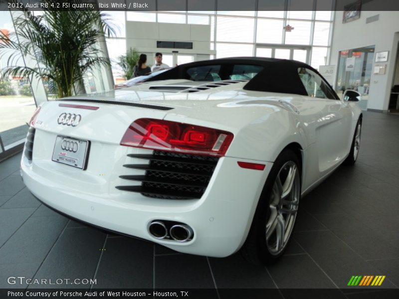 Ibis White / Black 2012 Audi R8 4.2 FSI quattro