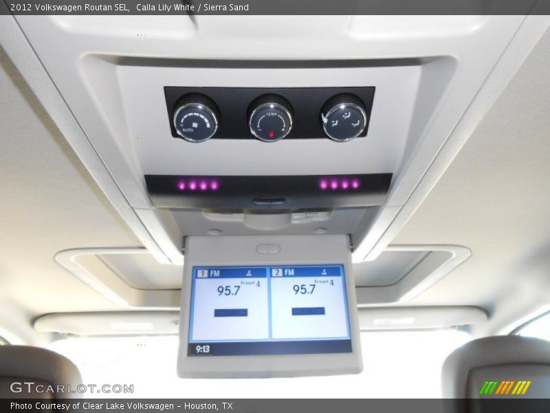 Calla Lily White / Sierra Sand 2012 Volkswagen Routan SEL