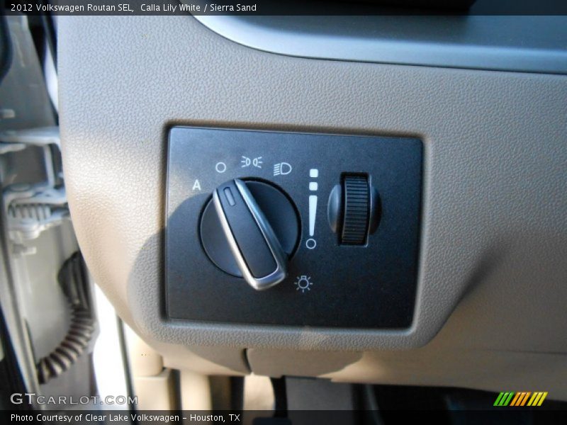 Calla Lily White / Sierra Sand 2012 Volkswagen Routan SEL