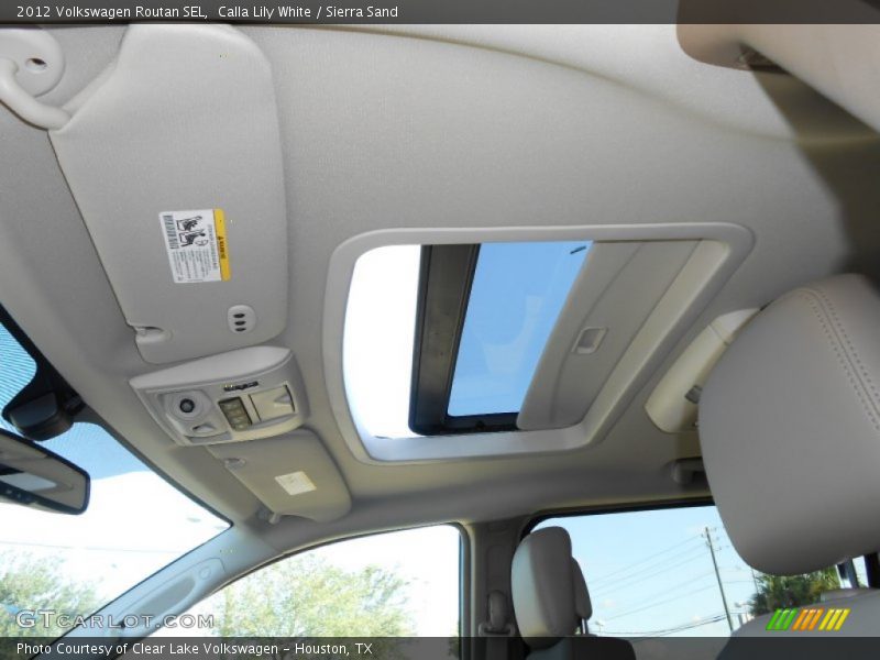 Calla Lily White / Sierra Sand 2012 Volkswagen Routan SEL