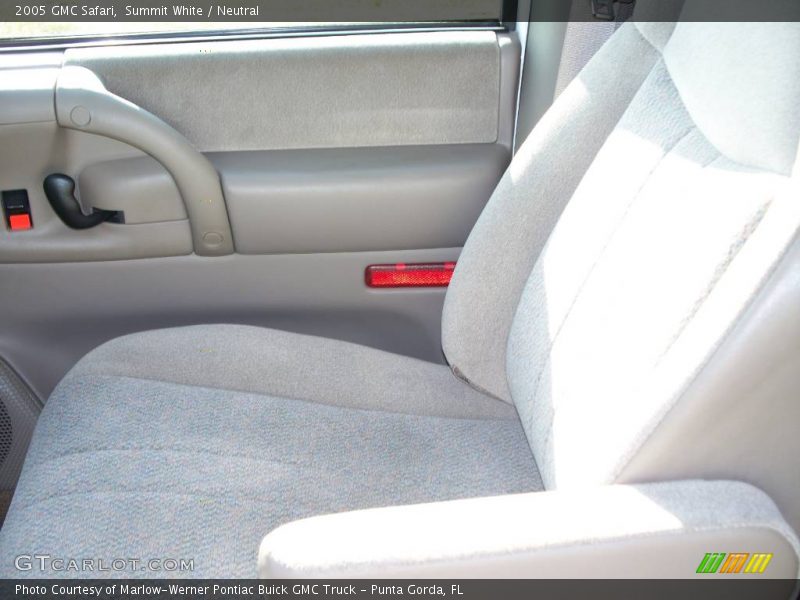 Summit White / Neutral 2005 GMC Safari