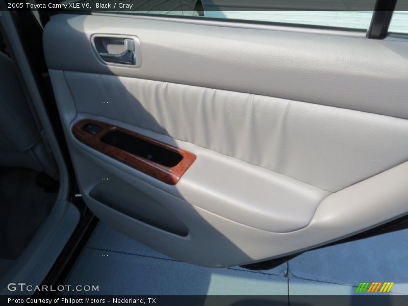 Black / Gray 2005 Toyota Camry XLE V6