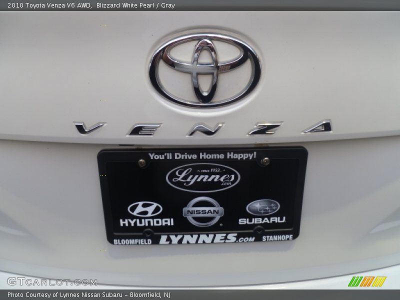 Blizzard White Pearl / Gray 2010 Toyota Venza V6 AWD