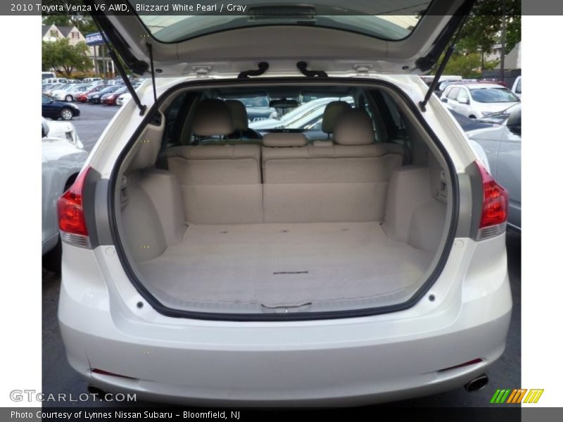 Blizzard White Pearl / Gray 2010 Toyota Venza V6 AWD