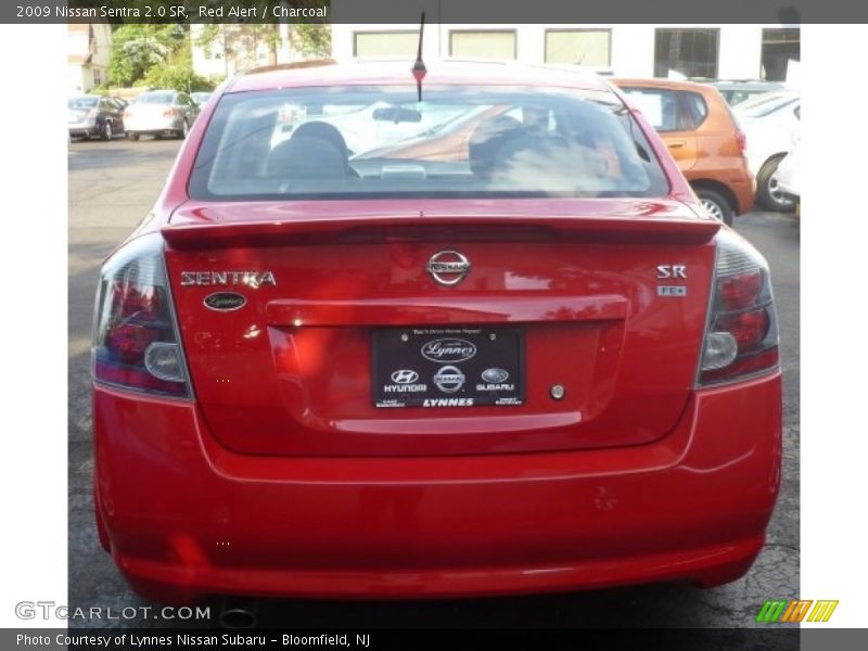 Red Alert / Charcoal 2009 Nissan Sentra 2.0 SR