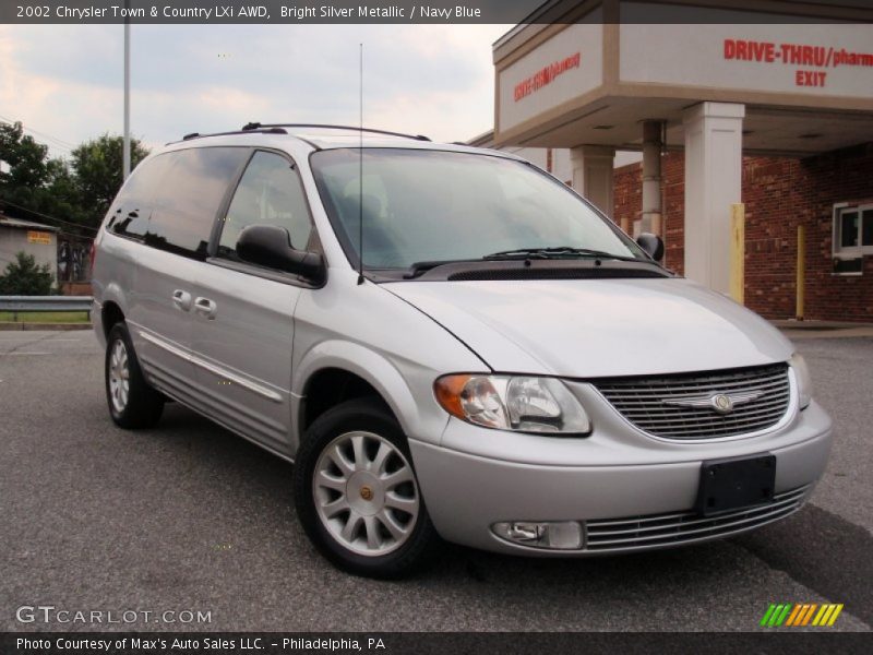 Front 3/4 View of 2002 Town & Country LXi AWD