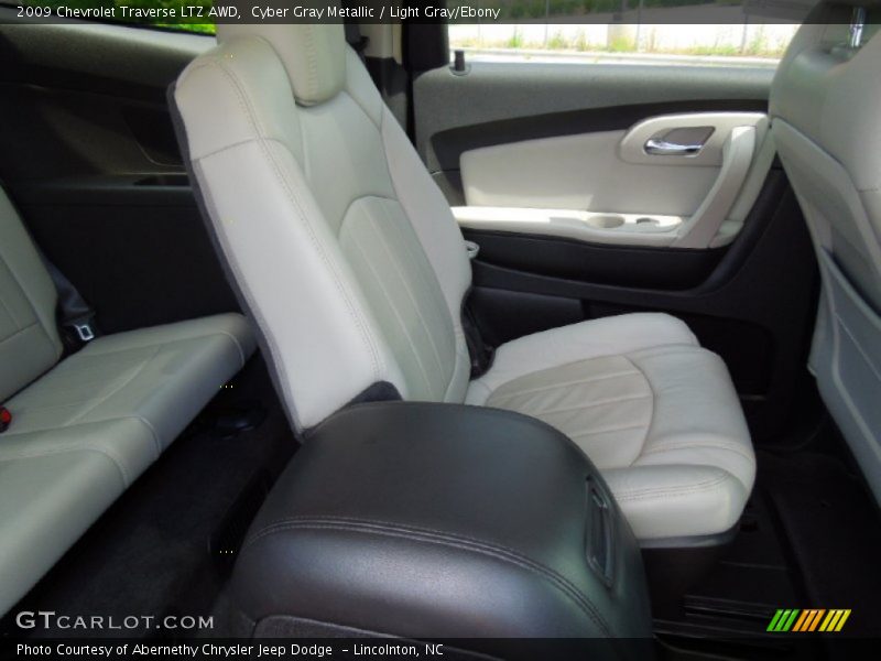 Cyber Gray Metallic / Light Gray/Ebony 2009 Chevrolet Traverse LTZ AWD