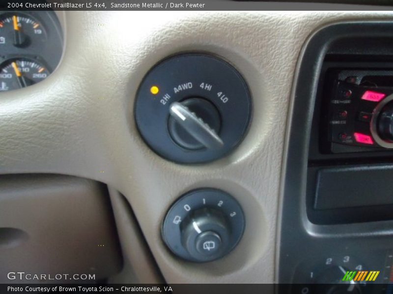 Sandstone Metallic / Dark Pewter 2004 Chevrolet TrailBlazer LS 4x4