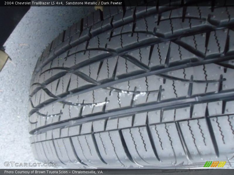 Sandstone Metallic / Dark Pewter 2004 Chevrolet TrailBlazer LS 4x4