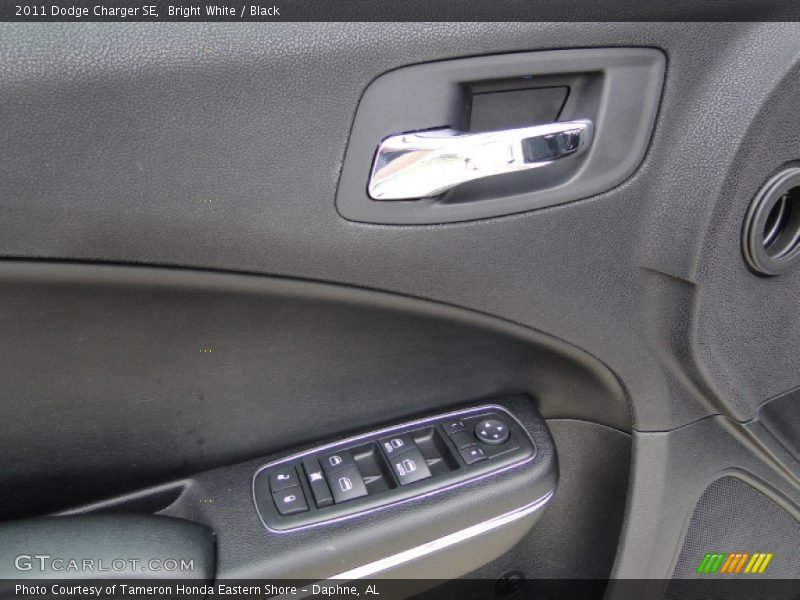 Bright White / Black 2011 Dodge Charger SE