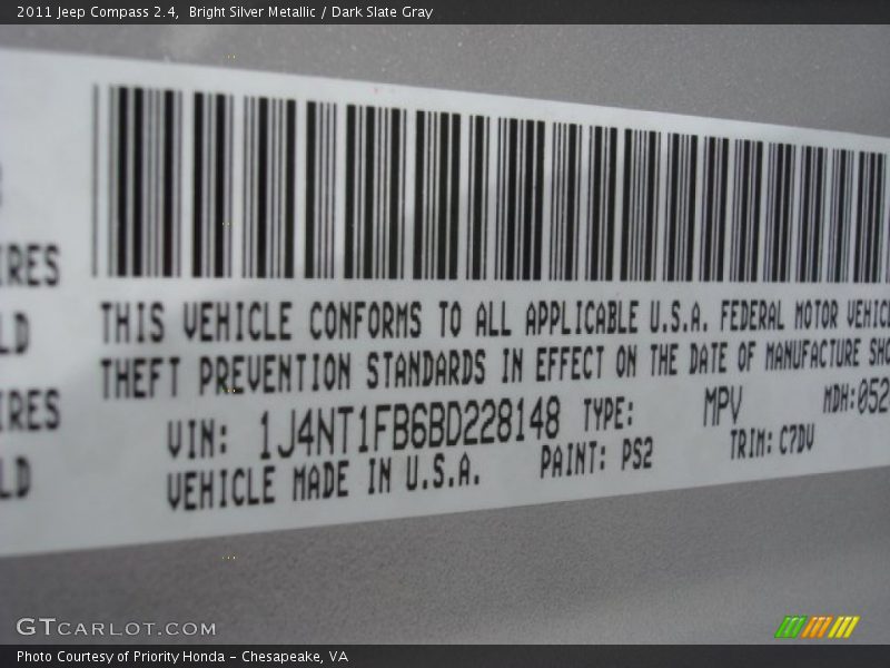 Bright Silver Metallic / Dark Slate Gray 2011 Jeep Compass 2.4