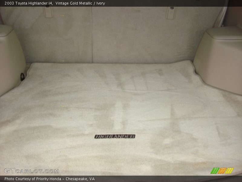 Vintage Gold Metallic / Ivory 2003 Toyota Highlander I4