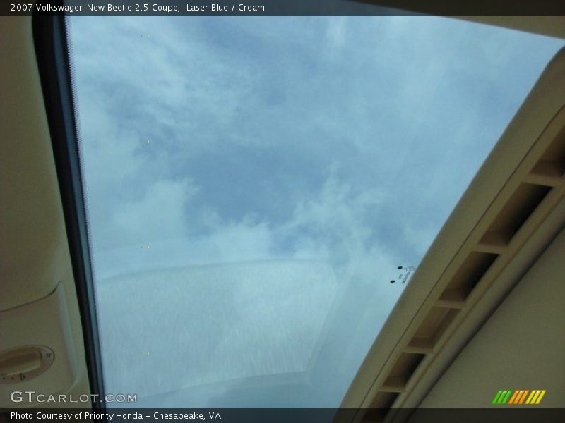 Laser Blue / Cream 2007 Volkswagen New Beetle 2.5 Coupe