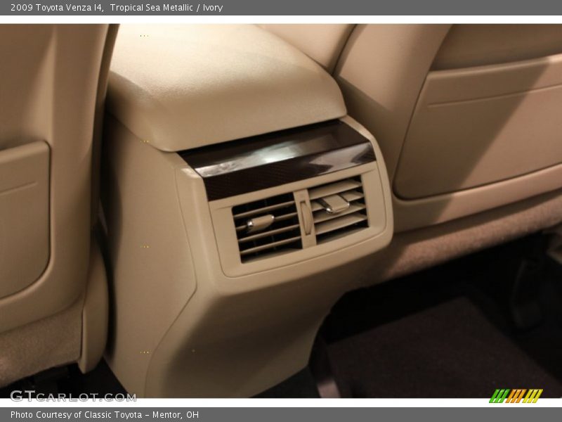 Tropical Sea Metallic / Ivory 2009 Toyota Venza I4