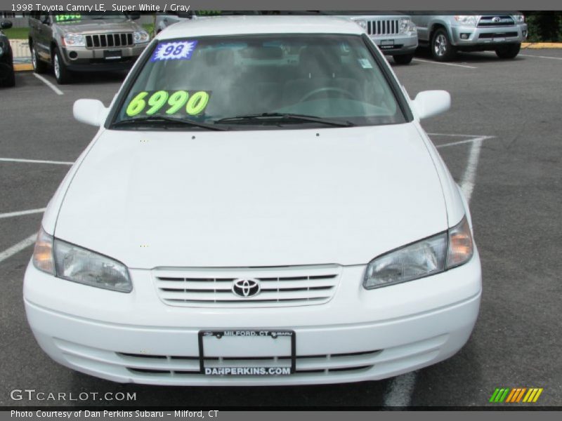 Super White / Gray 1998 Toyota Camry LE