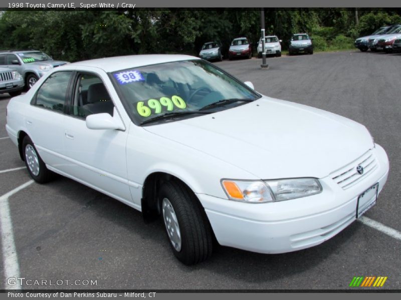 Super White / Gray 1998 Toyota Camry LE