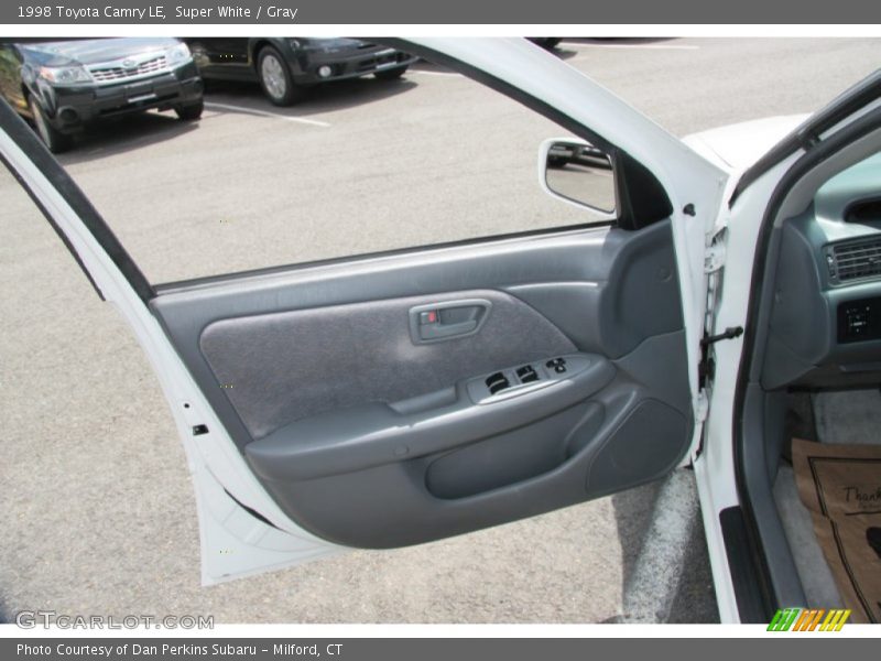 Super White / Gray 1998 Toyota Camry LE