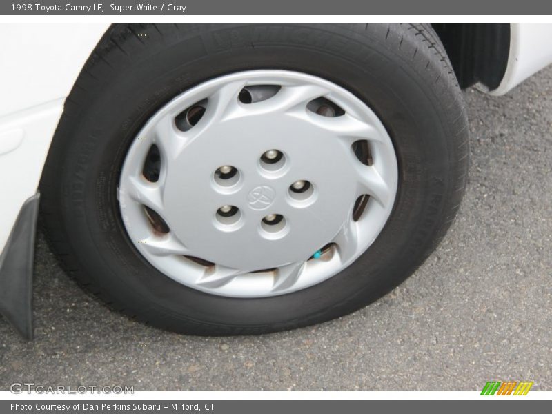 Super White / Gray 1998 Toyota Camry LE