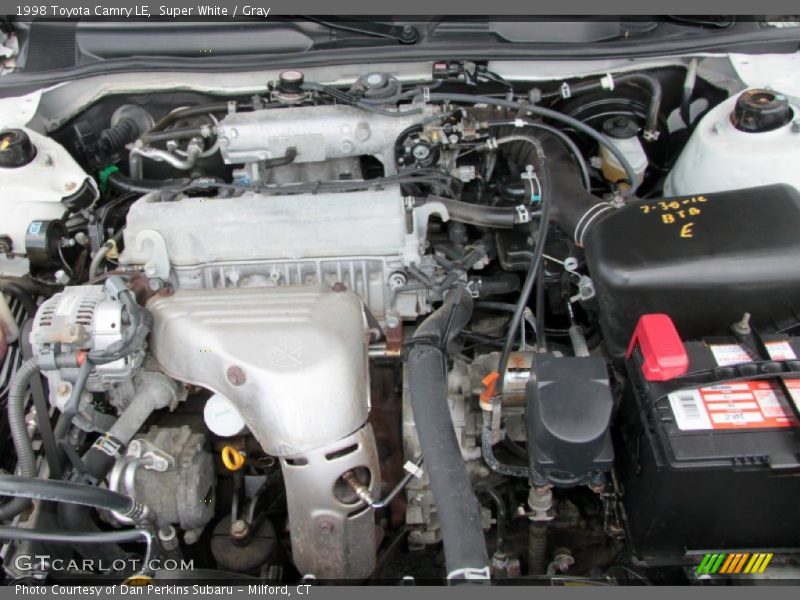 Super White / Gray 1998 Toyota Camry LE
