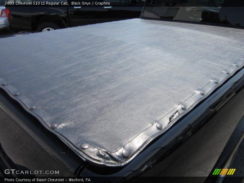 Black Onyx / Graphite 2003 Chevrolet S10 LS Regular Cab