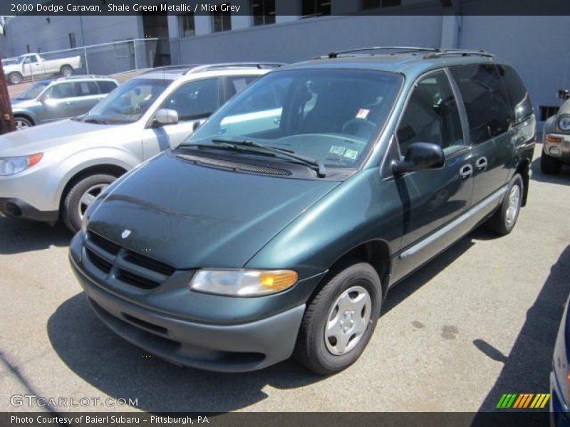 Front 3/4 View of 2000 Caravan 