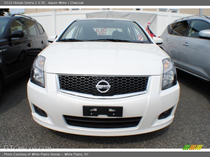 Aspen White / Charcoal 2010 Nissan Sentra 2.0 SR