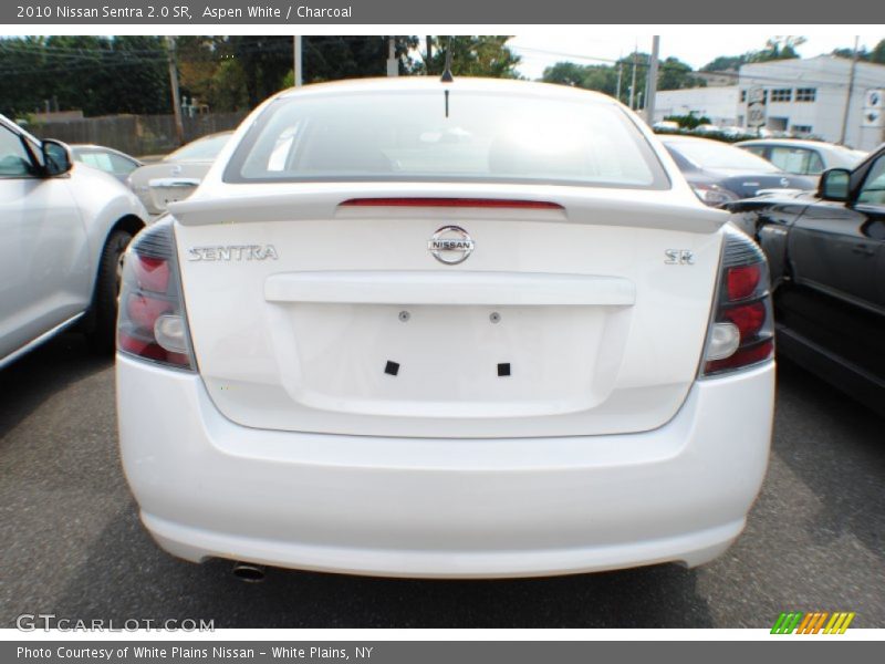 Aspen White / Charcoal 2010 Nissan Sentra 2.0 SR