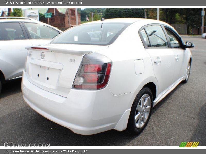Aspen White / Charcoal 2010 Nissan Sentra 2.0 SR