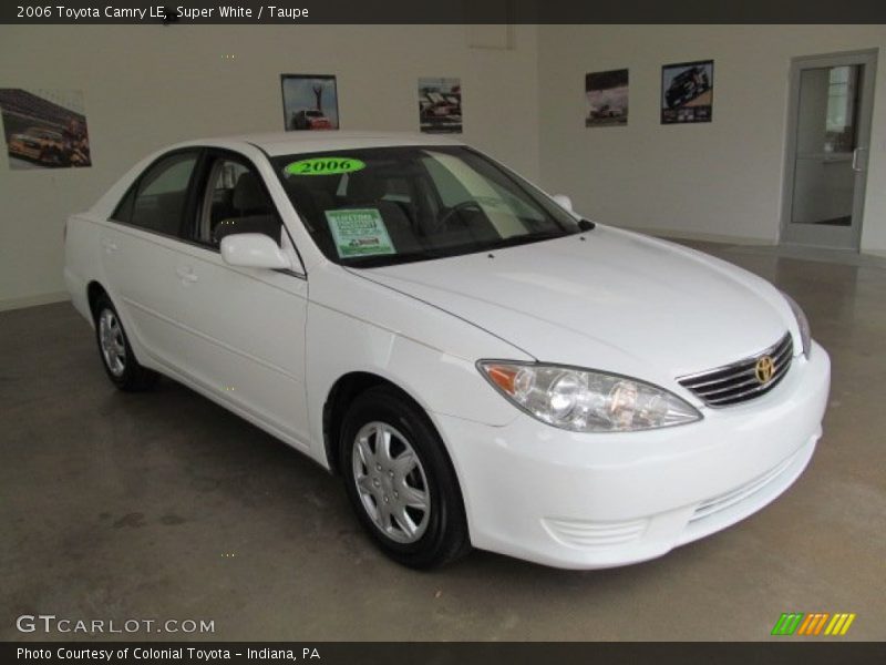 Super White / Taupe 2006 Toyota Camry LE