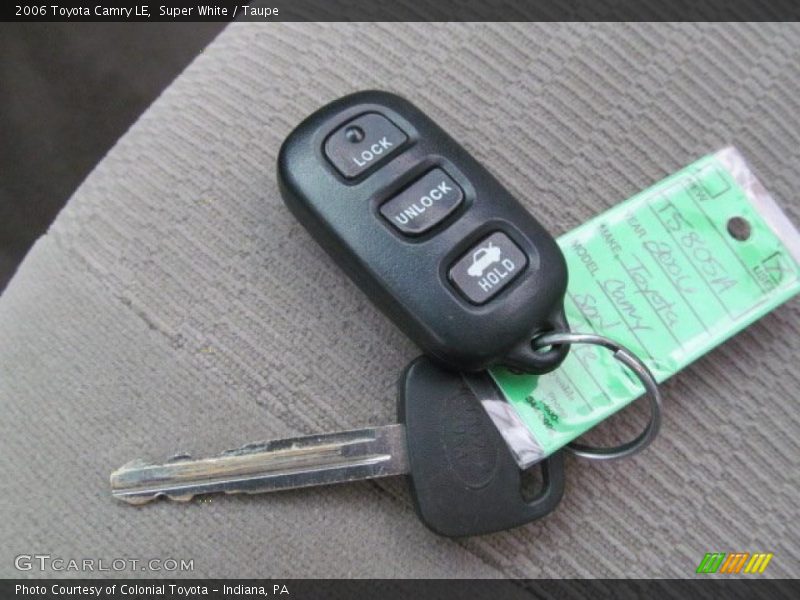 Super White / Taupe 2006 Toyota Camry LE