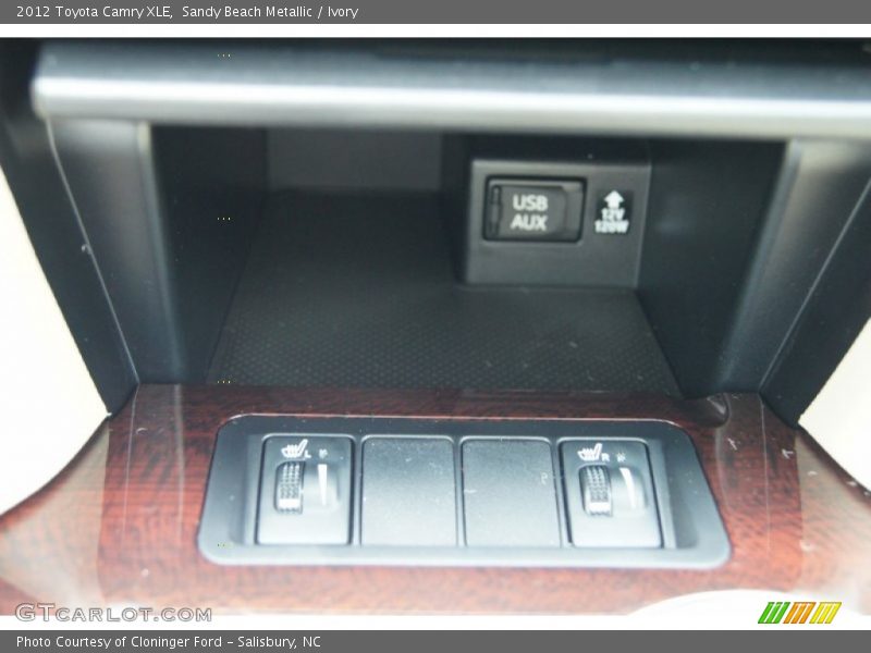 Sandy Beach Metallic / Ivory 2012 Toyota Camry XLE