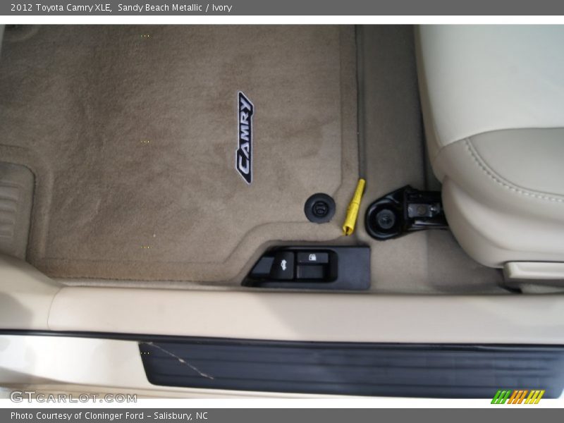 Sandy Beach Metallic / Ivory 2012 Toyota Camry XLE
