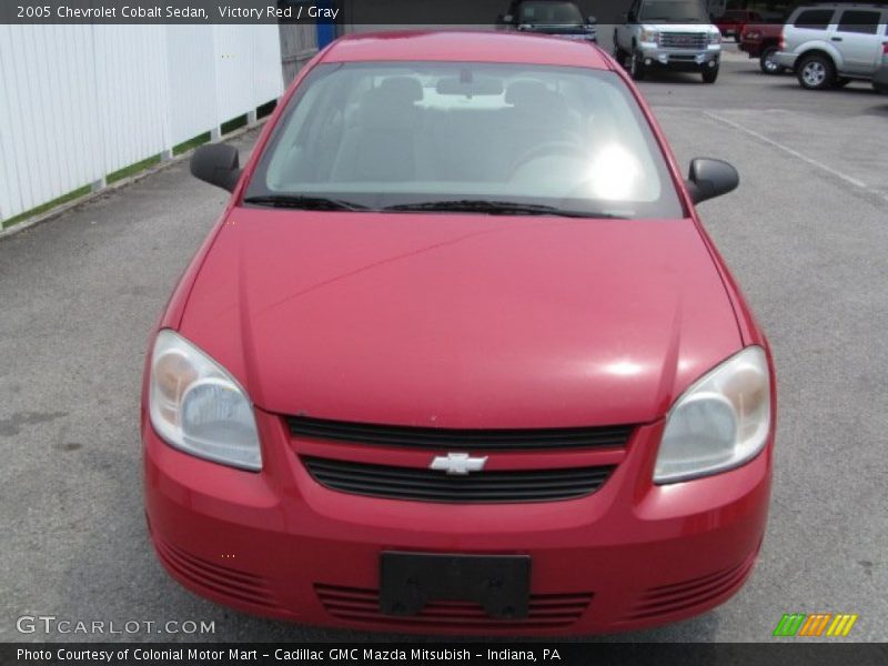 Victory Red / Gray 2005 Chevrolet Cobalt Sedan