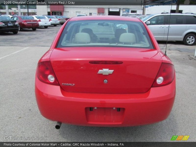 Victory Red / Gray 2005 Chevrolet Cobalt Sedan