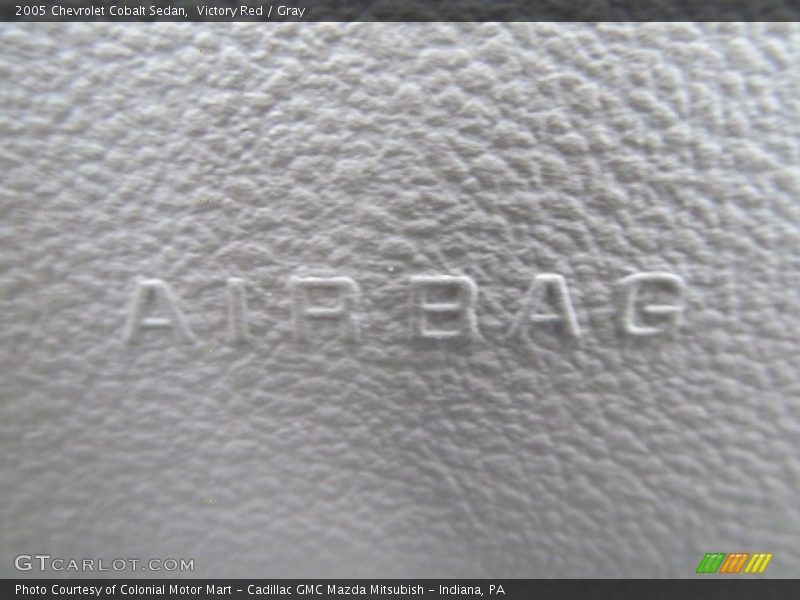 Victory Red / Gray 2005 Chevrolet Cobalt Sedan