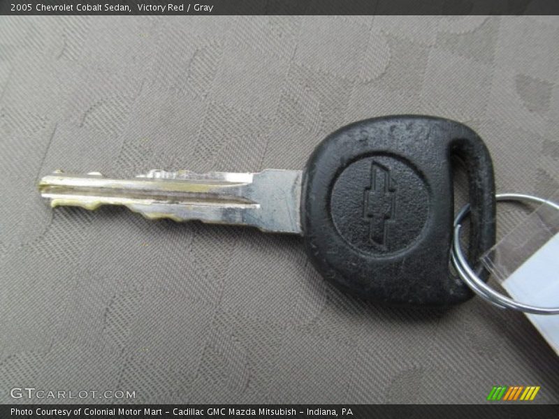 Victory Red / Gray 2005 Chevrolet Cobalt Sedan