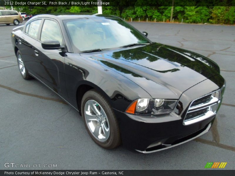 Front 3/4 View of 2012 Charger SE