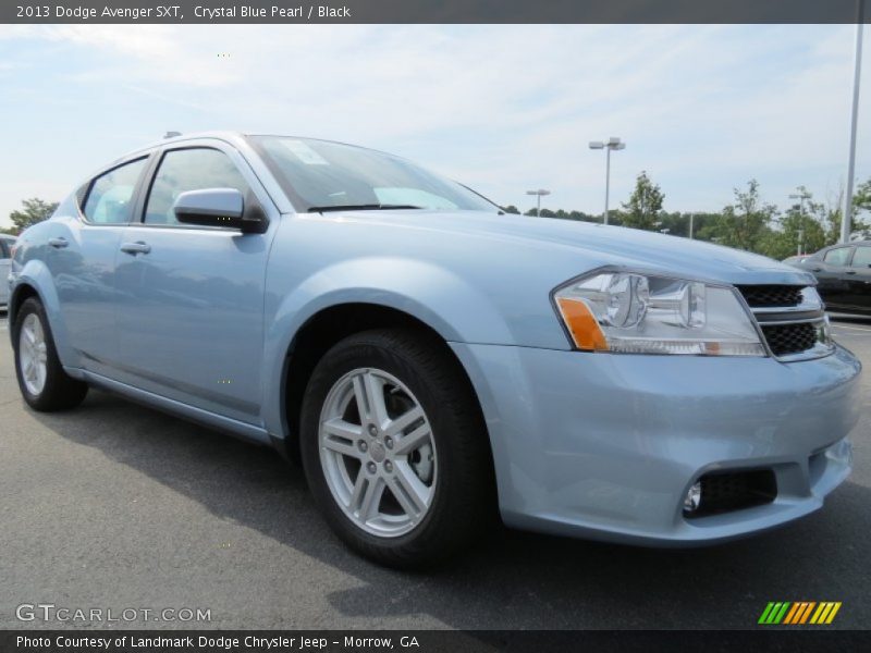 Front 3/4 View of 2013 Avenger SXT