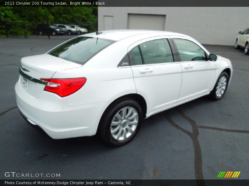 Bright White / Black 2013 Chrysler 200 Touring Sedan