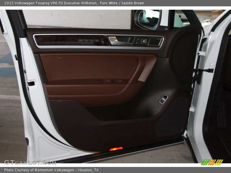 Pure White / Saddle Brown 2013 Volkswagen Touareg VR6 FSI Executive 4XMotion