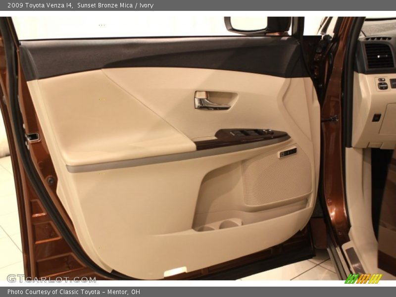 Sunset Bronze Mica / Ivory 2009 Toyota Venza I4