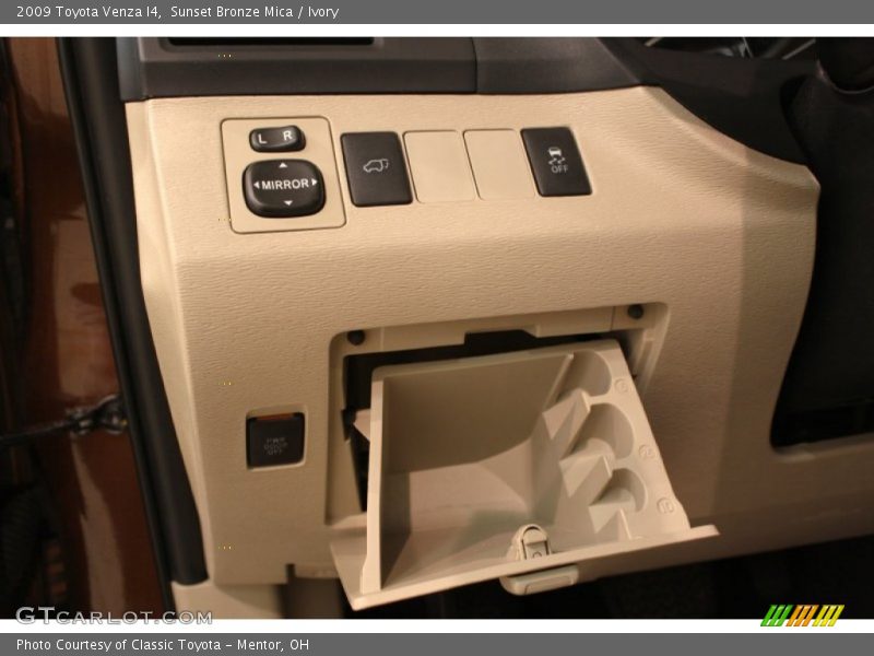 Sunset Bronze Mica / Ivory 2009 Toyota Venza I4